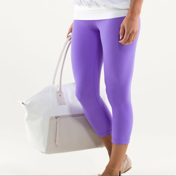lululemon athletica Pants - Lulu lemon purple cropped leggings. Size 6